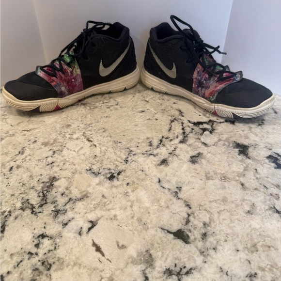 2018 Nike Kyrie 5 Multi-Color - Picture 4 of 9